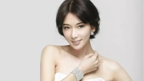 网红账号发120多条偷拍视频